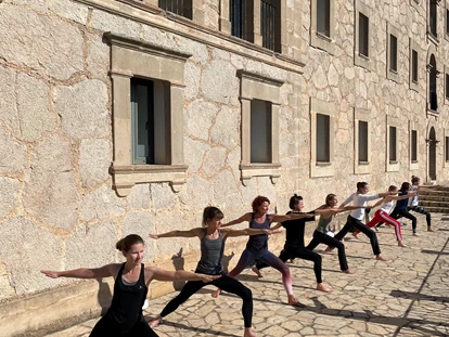 Yogakurs - vorhandenes Yogazubehör: Yogamatten - Mallorca - Yoga & Meditation in einem alten Kloster auf Mallorca