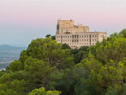 Yoga course - geeignet für: alle Menschen - Yoga & Meditation in einem alten Kloster auf Mallorca