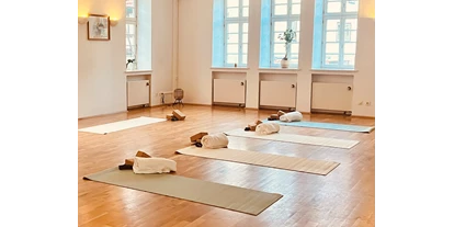 Yoga course - vorhandenes Yogazubehör: Yogablöcke - Vinyasa Yoga in Wolfhagen 