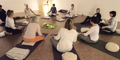 Yoga course - vorhandenes Yogazubehör: Decken - Schweinfurt - Susanne Fell