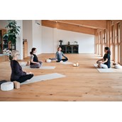 Yoga - Yogakurs für Schwangere im Salzburger Flachgau (hier: inama Institut in Seeham) - LisaYoga – Yoga mit Herz