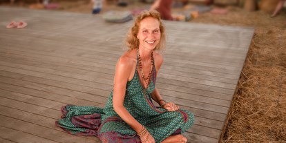 Yoga course - Yogastudio - Niederrhein - Sylvia-Saida after Yoga 2023 - Hatha Yoga mit Einflüssen aus anderen Yoga Stilen, wie TriYoga, Kriya Yoga, Iyengar Yoga, Hormon Yoga & LachYoga