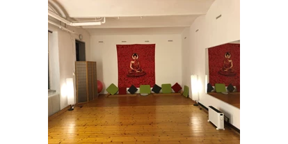Yogakurs - vorhandenes Yogazubehör: Decken - Wien Rudolfsheim-Fünfhaus - Yogastudio - Gesund Bewegt 