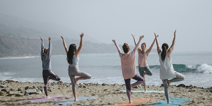 Yogakurs - Yogastil: Hatha Yoga - Yoga am angrenzenden Strand - Yoga Sonnenschein