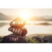 Yoga - Harmonie von Körper, Geist und Seele - Sabine Schmalzer - Blooming Chakras Yoga & Dance