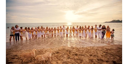 Yogakurs - vorhandenes Yogazubehör: Decken - Yoga class near Beach - Kranti Yoga Tradition