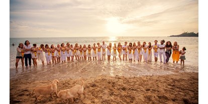 Yogakurs - vorhandenes Yogazubehör: Stühle - Yoga class near Beach - Kranti Yoga Tradition
