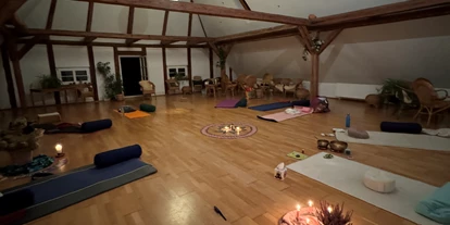 Yoga course - vorhandenes Yogazubehör: Yogablöcke - Stelle - Yoga Retreat mindestens einmal im Jahr  - Diana Kipper Yogaundmehr 
