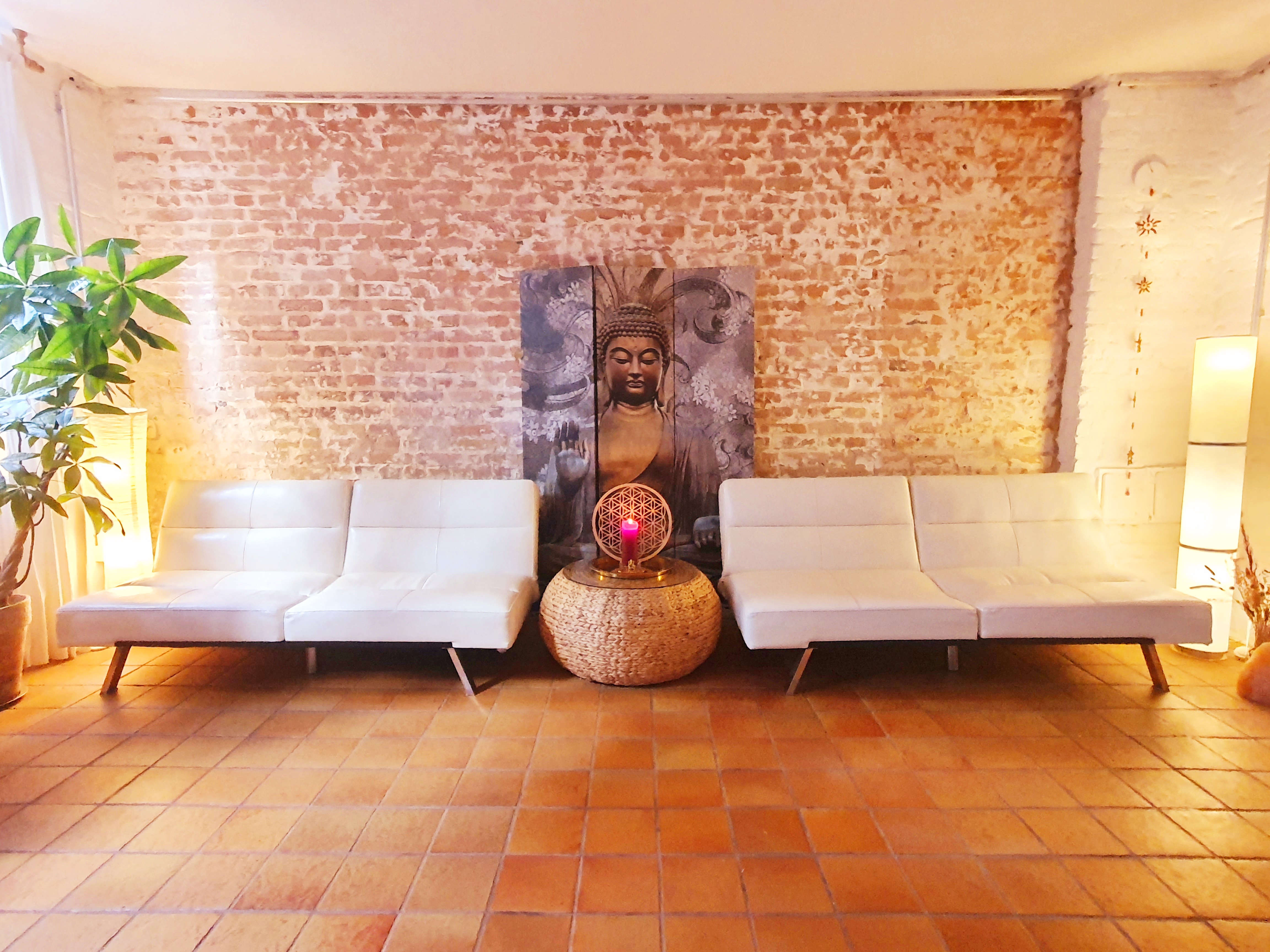 yoga - Yoga Lounge im Shakti Yogaloft. - Shakti Yogaloft