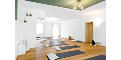 Yogakurs - Kurse mit Förderung durch Krankenkassen - Berlin-Stadt Bezirk Lichtenberg - Yogaraum  - Körperklang - Yoga & Ayurveda