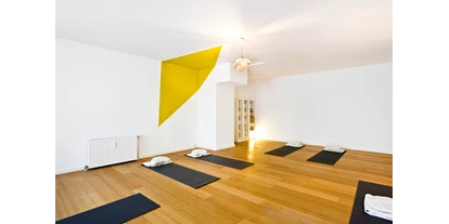Yogakurs - vorhandenes Yogazubehör: Sitz- / Meditationskissen - Berlin-Stadt Bezirk Charlottenburg-Wilmersdorf - Yogaraum - Körperklang - Yoga & Ayurveda