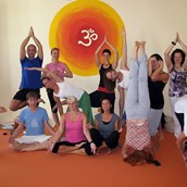 Yoga - https://scontent.xx.fbcdn.net/hphotos-xaf1/t31.0-0/p180x540/193157_437489082963355_747664372_o.jpg - Studio Ayuryoga