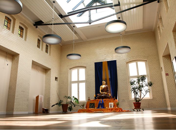 Yoga - https://scontent.xx.fbcdn.net/hphotos-xat1/v/t1.0-9/s720x720/957_1193246494038288_4176209314364678302_n.jpg?oh=1213b1e0803530bdccd87295ab8b1370&oe=5759DD47 - Yoga in English: Mondays in Kreuzberg