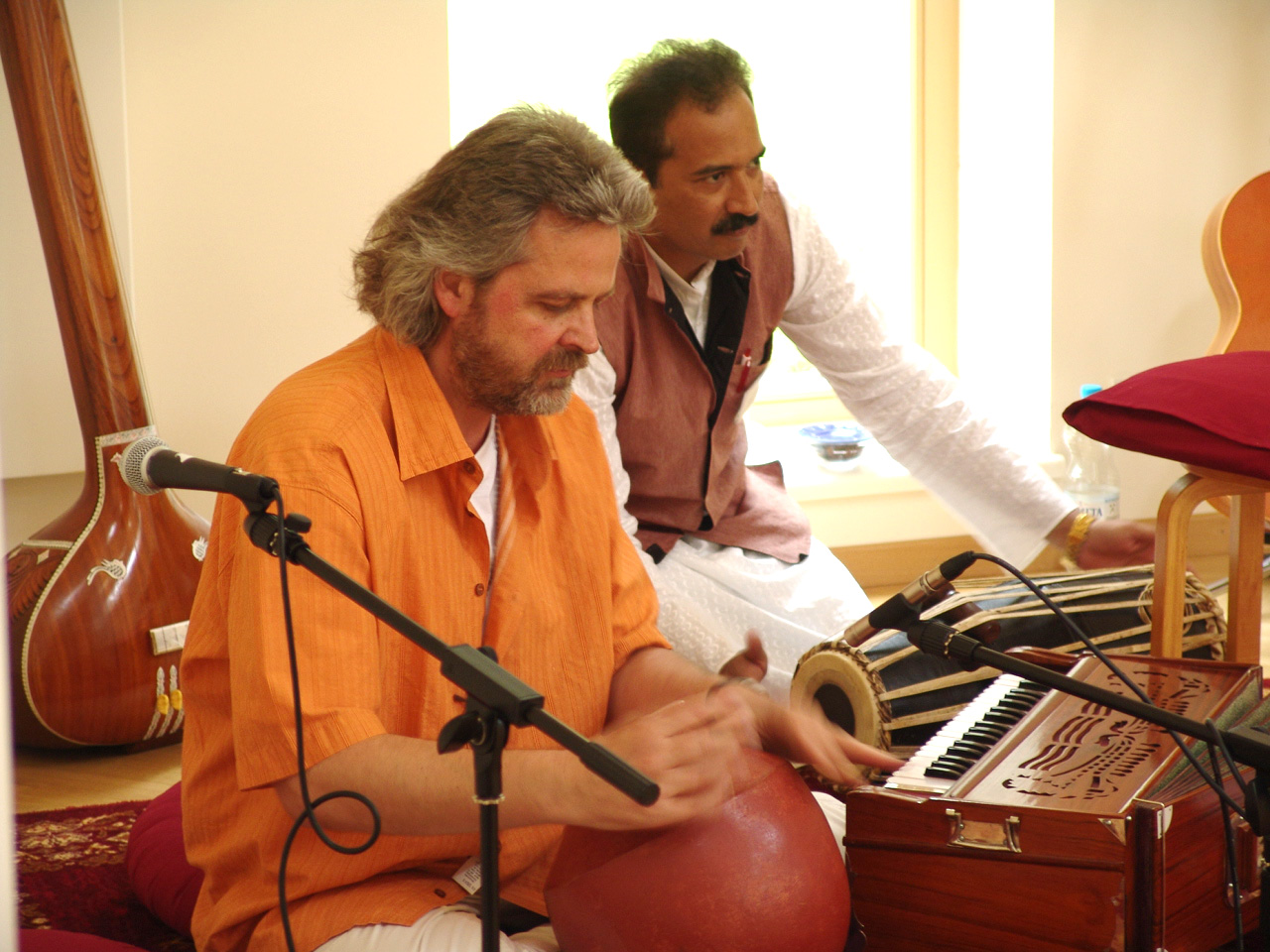 Yogakurs - Yoga-Inhalte: Pranayama (Atemübungen) - Kirtan und Mantrasingen, Europäisches College für Yoga und Therapie - BenefitYoga®-Lehrausbildung am Europäischen College für Yoga und Therapie
