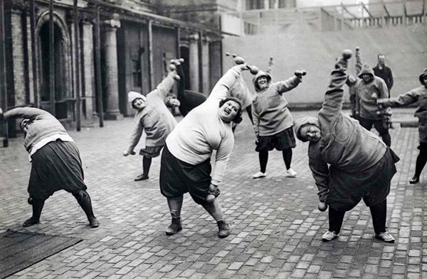 Yoga - https://scontent.xx.fbcdn.net/hphotos-xtf1/v/t1.0-9/1908090_1502443396678072_5653370138390369510_n.jpg?oh=fd9b1d41ed0436a30fcbbb294448e342&oe=575A0BF4 - CURVY YOGA.