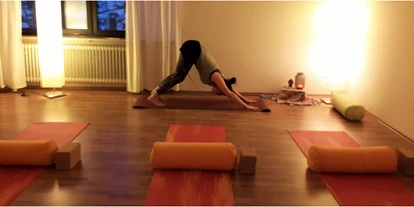 Yoga course - Yogastil: Iyengar Yoga - München Schwanthalerhöhe - BHATI*NÂ yoga*klang*entspannung - Entdecke dein inneres Leuchten!