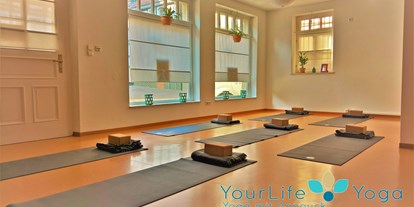 Yoga course - Kurse für bestimmte Zielgruppen: Kurse für Senioren - Hesse - Yoga Studio: YourLife.Yoga, Yoga mit Annouck - Annouck Schaub