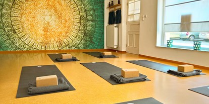 Yoga course - Kurse für bestimmte Zielgruppen: Kurse für Unternehmen - Hessen Nord - Yoga Studio: YourLife.Yoga, Yoga mit Annouck in Rotenburg an der Fulda - Annouck Schaub