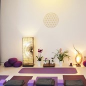 Yoga - https://scontent.xx.fbcdn.net/hphotos-xfp1/t31.0-8/s720x720/12622294_938407239540033_607027383274745467_o.jpg - Infinity Sunlight - Raum für Yoga und Massage
