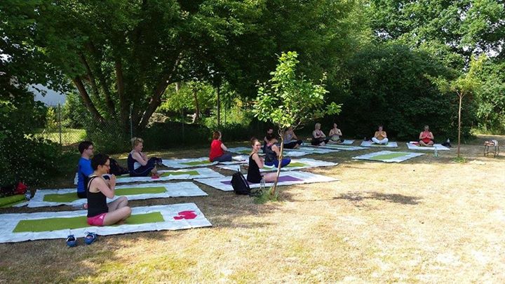 Yoga - https://scontent.xx.fbcdn.net/hphotos-prn2/v/t1.0-9/s720x720/11425088_843196669068381_5589150852404552669_n.jpg?oh=f3175e4575935145b2072aa36bdd3f82&oe=57645770 - Power Yoga