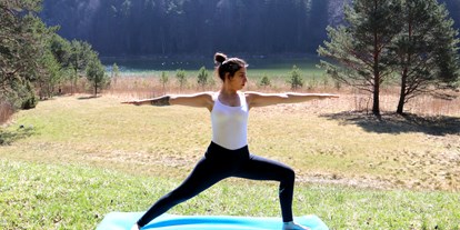 Yogakurs - Yogastil: Meditation - Tiroler Oberland - Virabhadrasana 2 - Yoga Kadesha - Yoga Kadesha