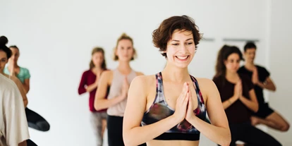 Yoga course - vorhandenes Yogazubehör: Decken - Berlin-Stadt Treptow - Lotos Yoga Berlin