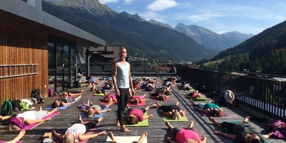 Yogakurs - Kurse mit Förderung durch Krankenkassen - Berlin-Stadt Bezirk Lichtenberg - Joachim Koch beim Mountain Yoga Festival St. Anton - YANG YANG