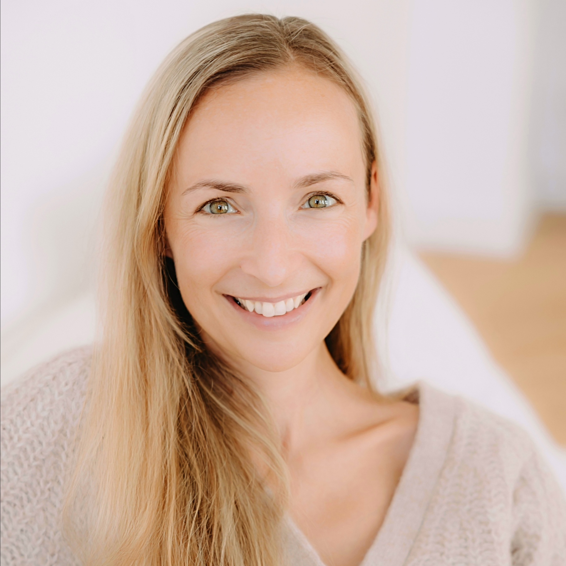 Yoga - Rebalance Flow – Yoga, Embodiment & somatisches Coaching mit Dr. Charleen Schützendübel