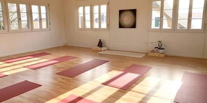 Yoga course - vorhandenes Yogazubehör: Decken - Bern - Kursraum "Tara" - Ananda Oedipe satyam Yoga Zentrum