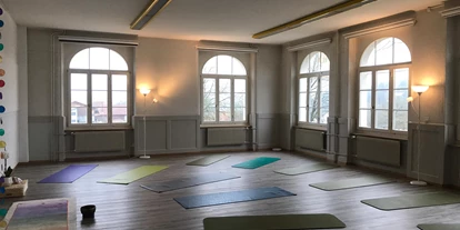 Yogakurs - vorhandenes Yogazubehör: Sitz- / Meditationskissen - Bern - Kursraum "Mahadevi" - Ananda Oedipe satyam Yoga Zentrum