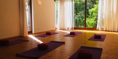 Yogakurs - Kurse für bestimmte Zielgruppen: Kurse für Schwangere (Pränatal) - Binnenland - Lena Jennert