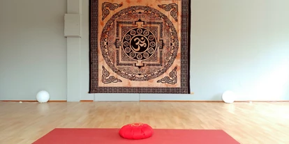 Yogakurs - vorhandenes Yogazubehör: Sitz- / Meditationskissen - Prieros - Dayadevi Yoga