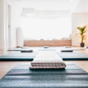 yoga - Unser Yoga-Raum bietet Platz für bis zu 15 Teilnehmer. - Café Achtsam - Das Yoga-Café