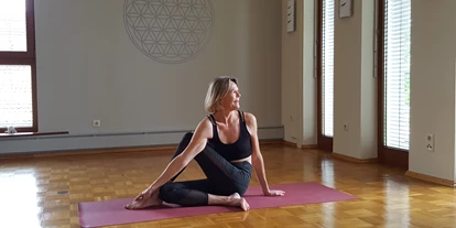 Yoga course - geeignet für: Fortgeschrittene - Angela Kirsch-Hassemer
