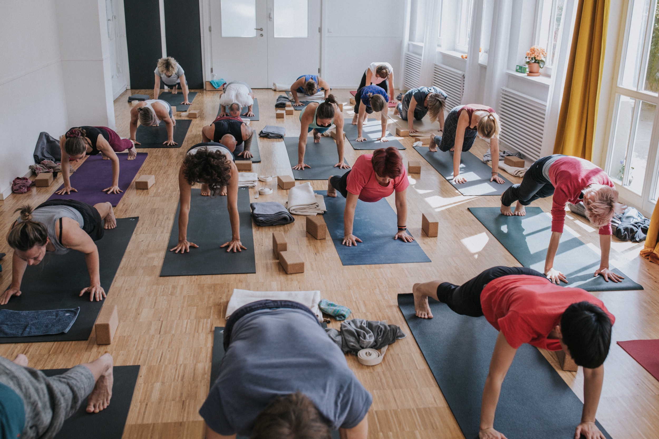 yoga - Bei uns im Studio an einem Samstag Vormittag. - Fuß über Kopf - Raum für Yoga und mehr