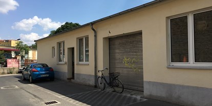 Yogakurs - Kurse für bestimmte Zielgruppen: Kurse für Dickere Menschen - Berlin-Stadt Schöneberg - Unsere Remise - Casa de Quilombo e.V.