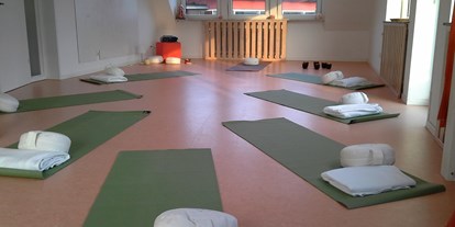 Yoga course - Kurse mit Förderung durch Krankenkassen - Yogagarten