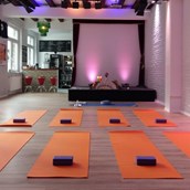 Yoga - In diesen Räumen des Studio ZR6 kann eine ganz besondere Atmosphäre entstehen. - just YOGA - Peer Baldamus