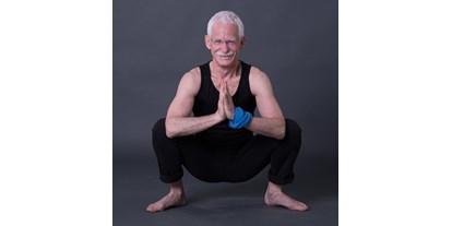 Yogakurs - Kurse für bestimmte Zielgruppen: Kurse nur für Männer - Hessen - just YOGA - Peer Baldamus