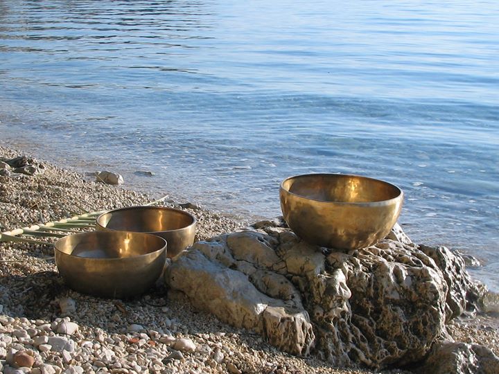 Yoga - https://scontent.xx.fbcdn.net/hphotos-frc3/t31.0-0/p180x540/882870_387293588035190_1566128867_o.jpg - Kristall Gerlach  Yoga - Klangmassagen - Edelsteine