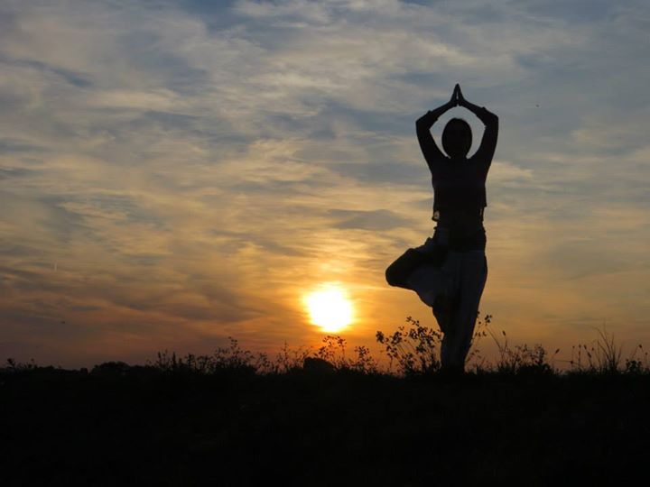 yoga - https://scontent.xx.fbcdn.net/hphotos-xpa1/v/t1.0-0/p180x540/12027600_890968534327278_7983665860062289879_n.jpg?oh=969efe9b03c944b81f9bffca640afd76&oe=574C697A - Yashanti Yoga