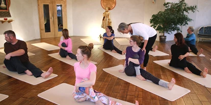 Yogakurs - vorhandenes Yogazubehör: Sitz- / Meditationskissen - Giebelstadt - Sylvia Asmodena Kurtar