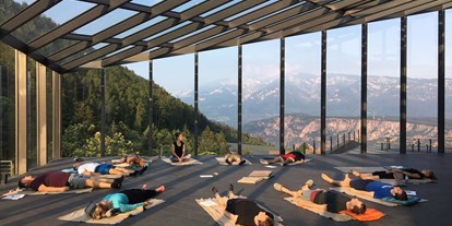 Yoga course - Kurse für bestimmte Zielgruppen: Kurse für Unternehmen - Berlin-Stadt Mitte - Teaching with a view...  - Isabel Parvati / Mindful Yoga Berlin