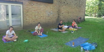 Yogakurs - Kurse für bestimmte Zielgruppen: Kurse für Unternehmen - Outdoor-Yoga :-) - Isabel Parvati / Mindful Yoga Berlin