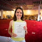 yoga - Glücklich nach dem Abschluss von 900 Stunden Yogalehrerausbildung!  - Isabel Parvati / Mindful Yoga Berlin