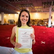 Yoga - Glücklich nach dem Abschluss von 900 Stunden Yogalehrerausbildung!  - Isabel Parvati / Mindful Yoga Berlin