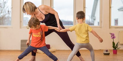 Yogakurs - Erreichbarkeit: gut mit der Bahn - Denkendorf (Esslingen) - Kinderyoga - Sylvies Yoga in Nürtingen