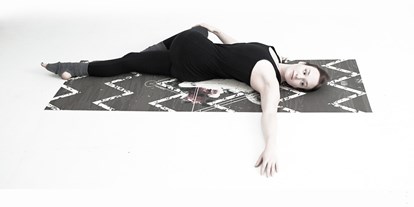 Yogakurs - Yogastil: Vinyasa Flow - Paderborn Schloß Neuhaus - Kira Lichte aka. Golight Yoga
