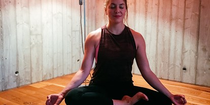 Yogakurs - Kurse für bestimmte Zielgruppen: Kurse nur für Männer - Binnenland - Josefine Ross