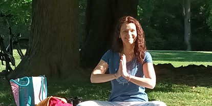 Yoga course - Mitglied im Yoga-Verband: BYV (Der Berufsverband der Yoga Vidya Lehrer/innen) - Wiesbaden - Yoga im Kurpark Wiesbaden! Eine wunderbare Erfahrung umgeben von Prana aus der Natur 🕉️!
Bei schönem Wetter samstags um 9 Uhr gegen eine kleine Spende 🙏 - Ursula Owens